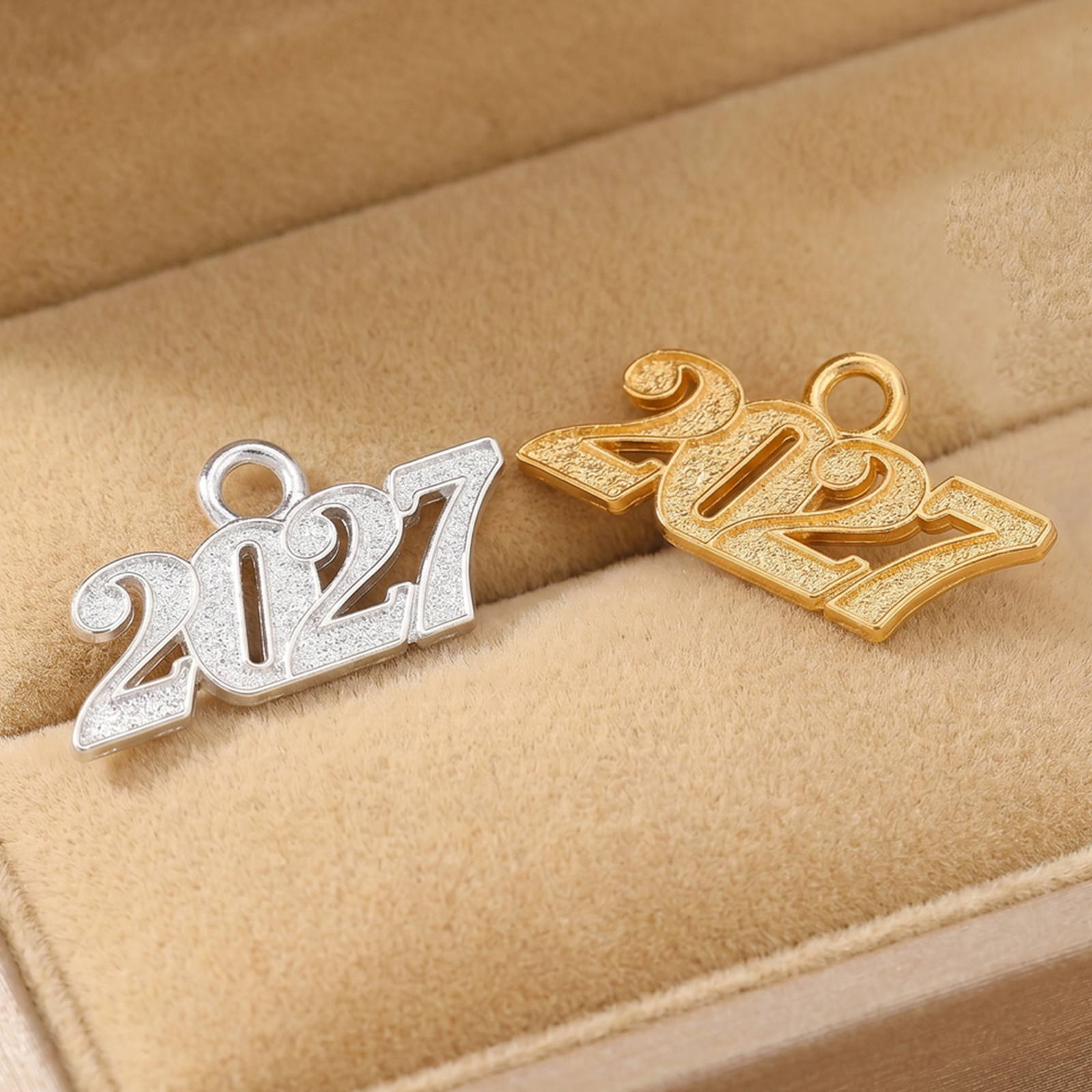 100Pcs Gold 2027 Number Charm  - Jewelry Making Classes 评论和价格